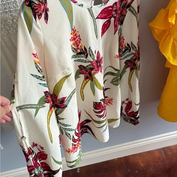 Lot of 4 boutique tops- Entro, FSL Apparel, Daytrip, Cable & Gage - Picture 7 of 10